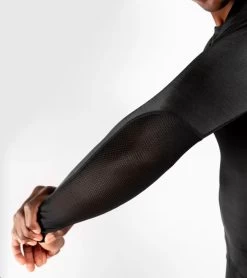 VENUM G-FIT RASHGUARD L/S BK/GD -Boxing Shop s335907598948138341 p1426 i7 w1143