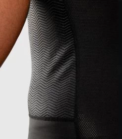 VENUM G-FIT RASHGUARD S/S BK/GD -Boxing Shop s335907598948138341 p1427 i7 w1197